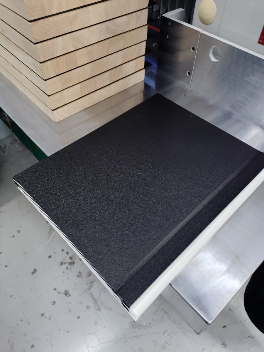 黒表紙金文字製本